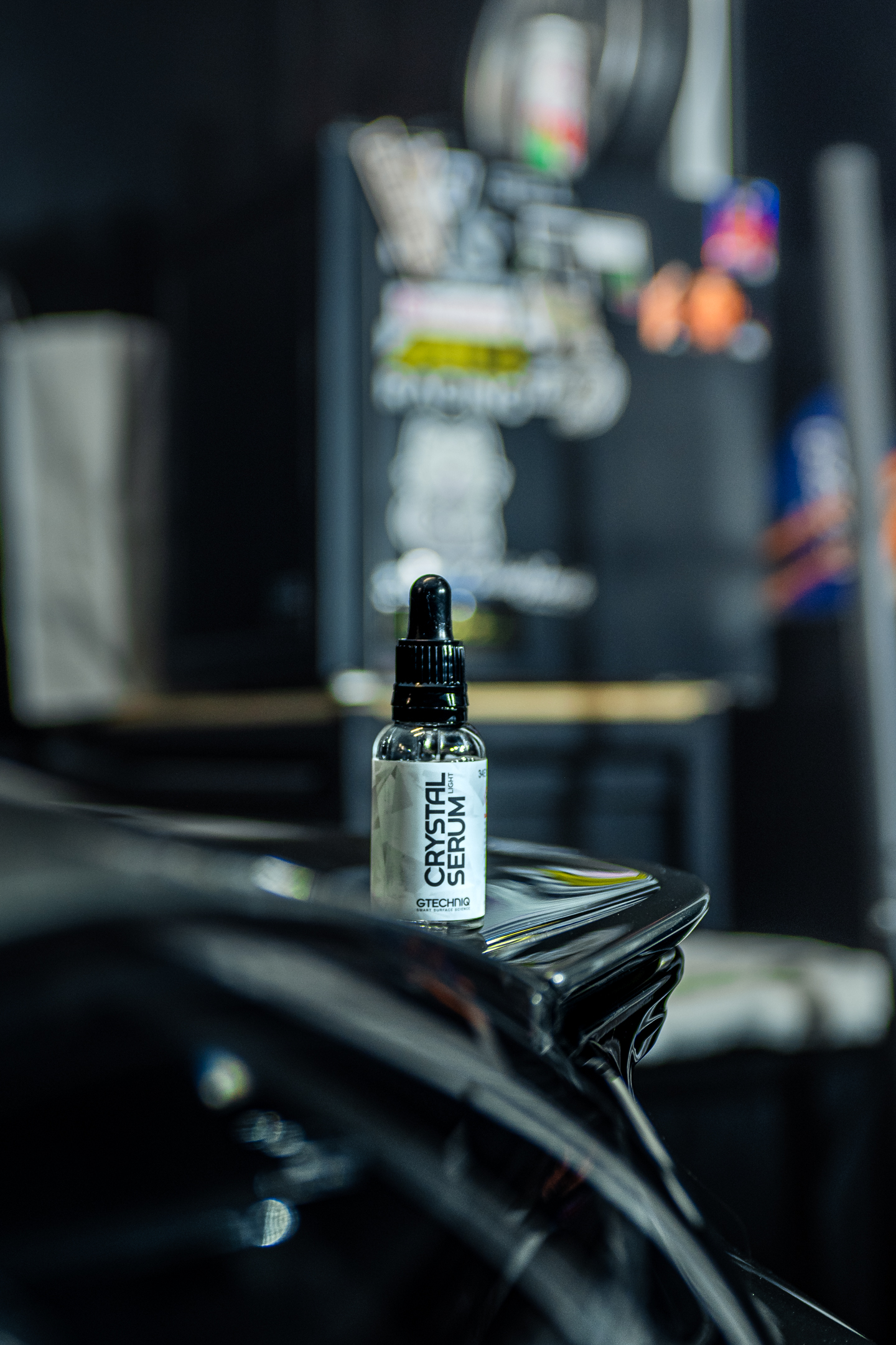 Ceramic serum being applied during an S21 detail